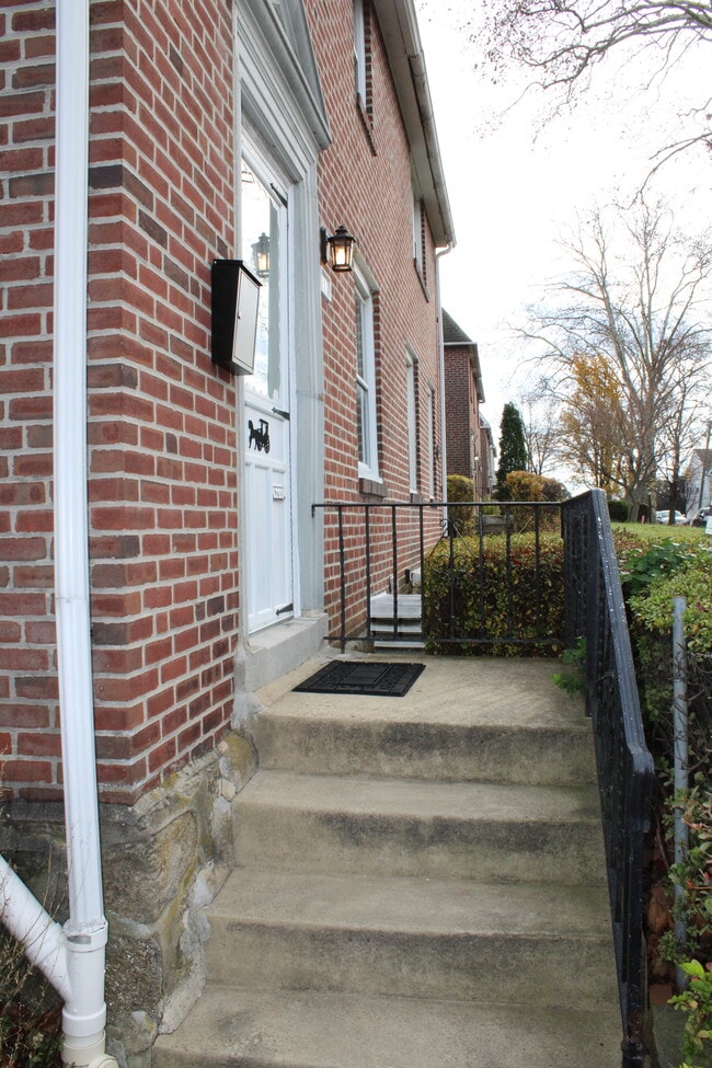 Building Photo - 1917 Winton Ave