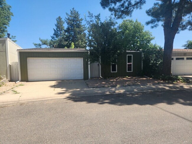 Foto del edificio - 6932 Totara Pl