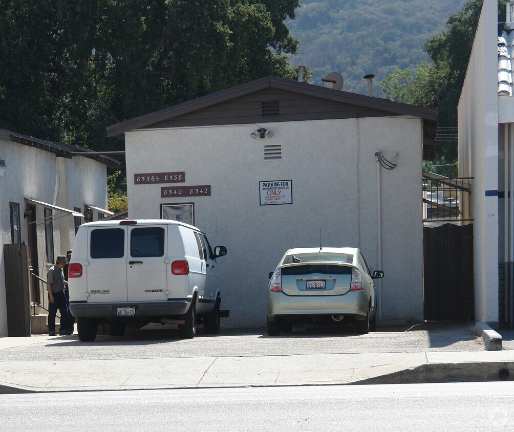 Primary Photo - 8536 Foothill Blvd