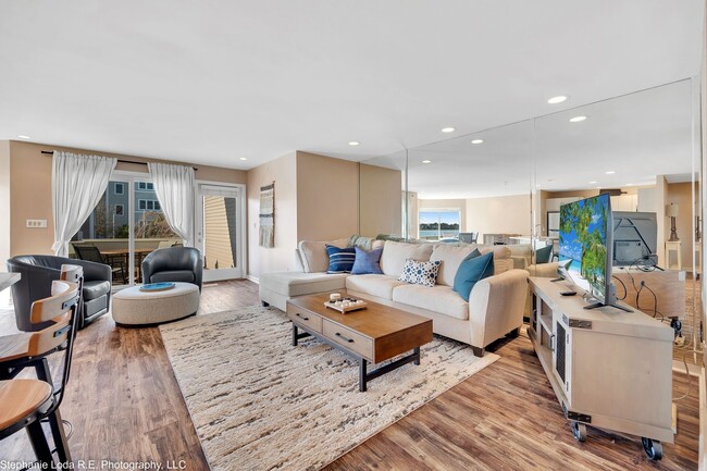 Building Photo - 2 Bedroom 2.5 Bath At Harbour Landing