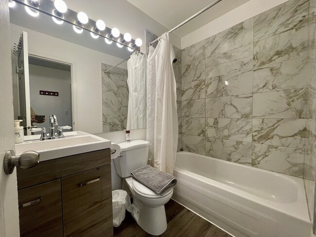 Photo du bâtiment - 1010 Howe St