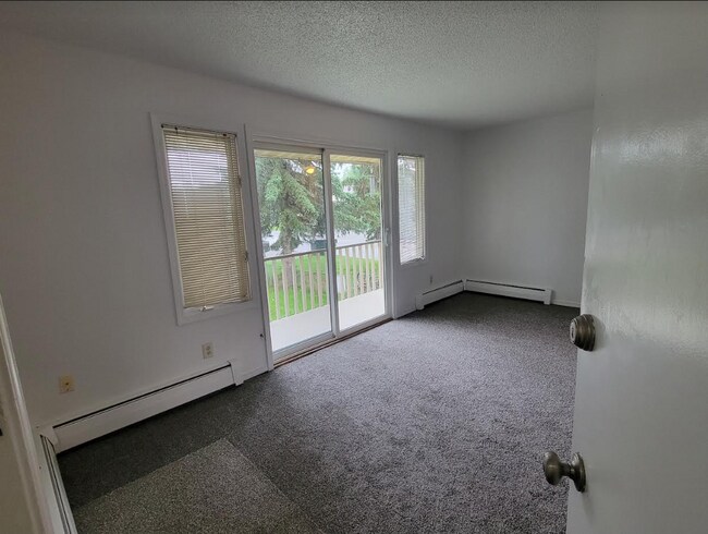 Living room balcony amazing mountain views - 7221 E 21st Ave