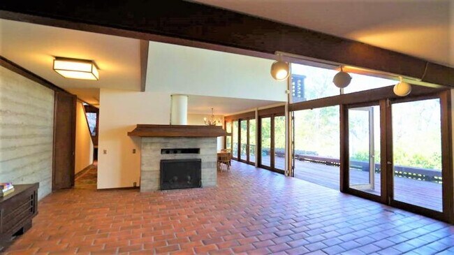 Building Photo - 3BD, 2BA Claremont Stunner
