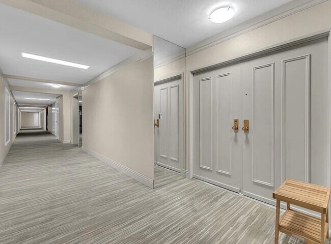 Building Photo - 910 Island Dr