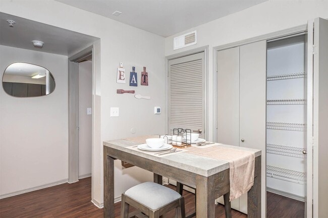 Building Photo - 1088 Park Plaza Dr