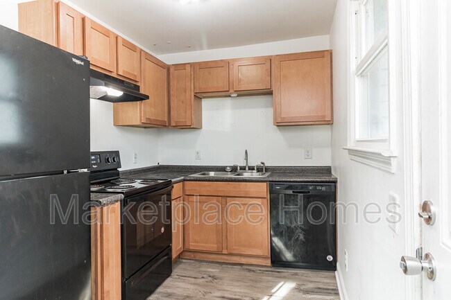 Building Photo - 2247 Onslow Dr