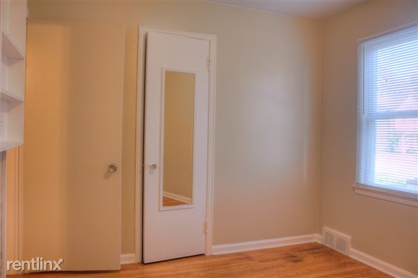 Building Photo - 94 E Mapledale Ave