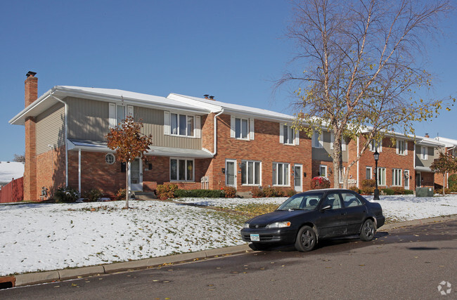 Building Photo - North Maplewood Townhomes