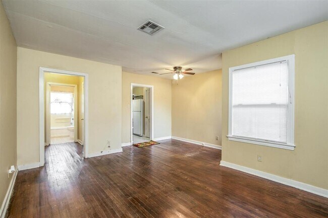 Building Photo - 6609 Clawson St