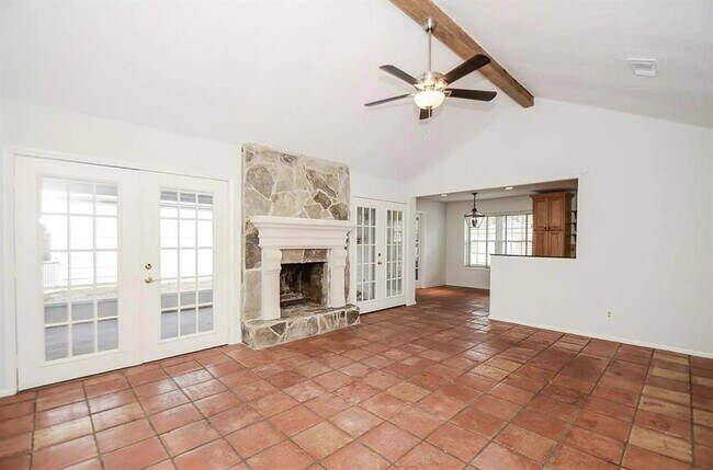 Foto del edificio - 13814 Lynnwood Ln