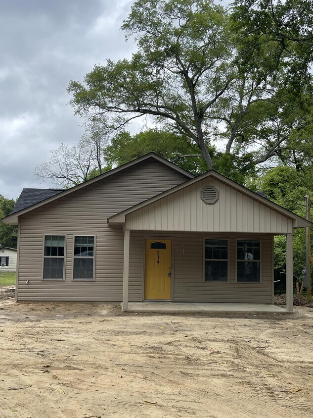 214 Dicey Ford Rd, Camden, SC 29020 House Rental in Camden, SC