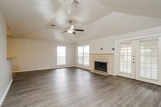 Foto del edificio - 16746 Summer Dawn Ln