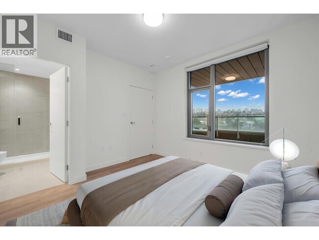 Photo du bâtiment - 755 Harbourside Dr