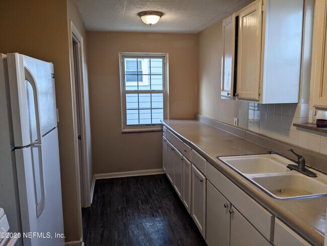 Foto del edificio - 23731 Hartland Rd