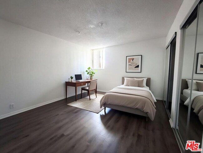 Foto del edificio - 1208 W Adams Blvd