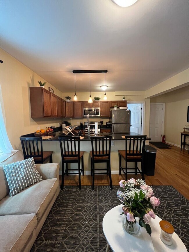 Foto del edificio - AMAZING 4 BED 2 BATH UNIT!!!!