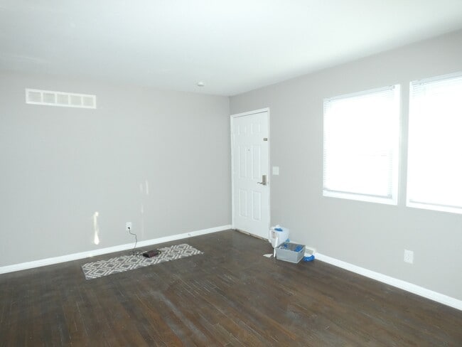 Foto del edificio - 4700 N Bristol Ave