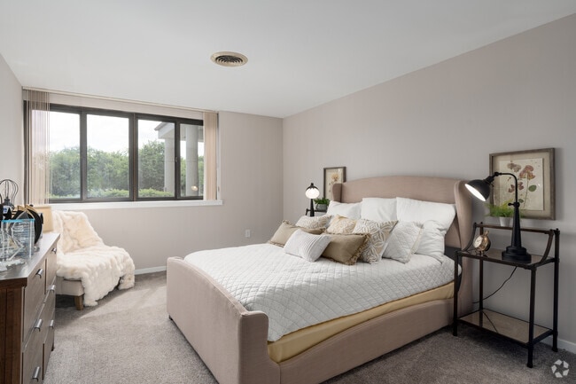 1BR, 1BA - 625SF - Bedroom - Bridgeview