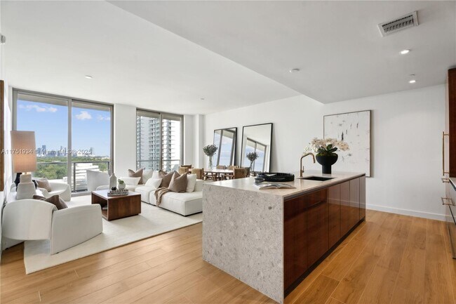 Foto del edificio - 2678 Tigertail Ave