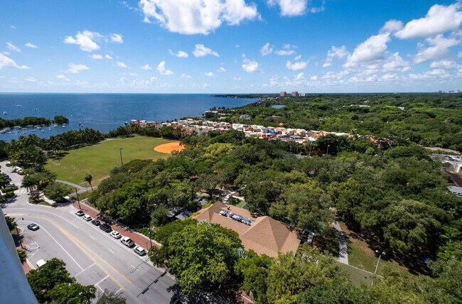 Foto del edificio - 2889 McFarlane Rd