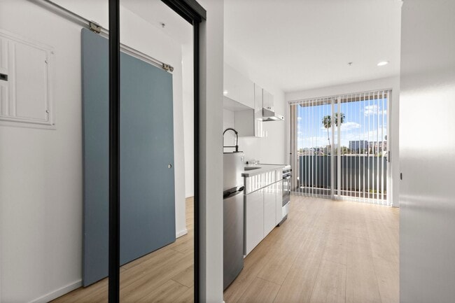 Interior Photo - Aqua Courtyard Suites