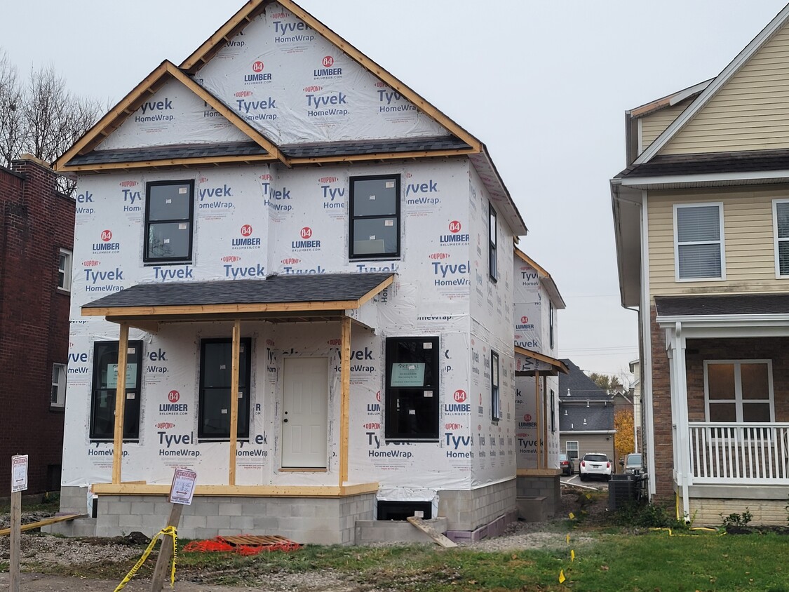 Primary Photo - 81 W 8th Ave