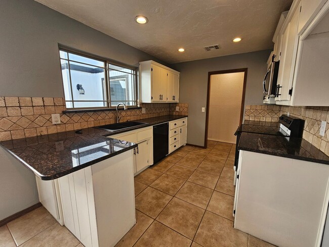 Foto del edificio - (3) Bed/(2) Bath in SW OKC! Moore Schools!...