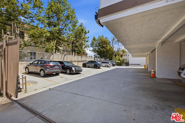 Foto del edificio - 2622 S Hobart Blvd