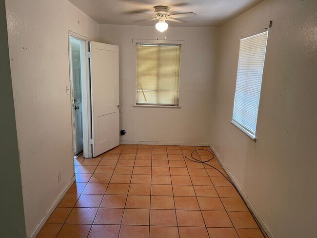 Building Photo - Must See 3 Bedroom Home