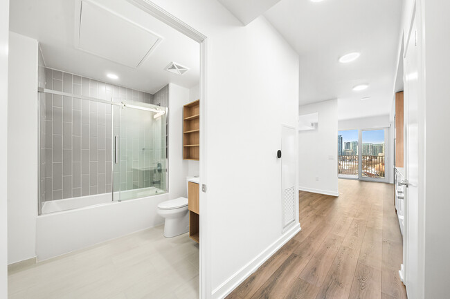 Building Photo - 88 Bathurst St