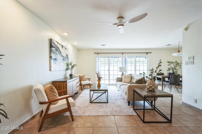Building Photo - 457 W Mulberry Dr