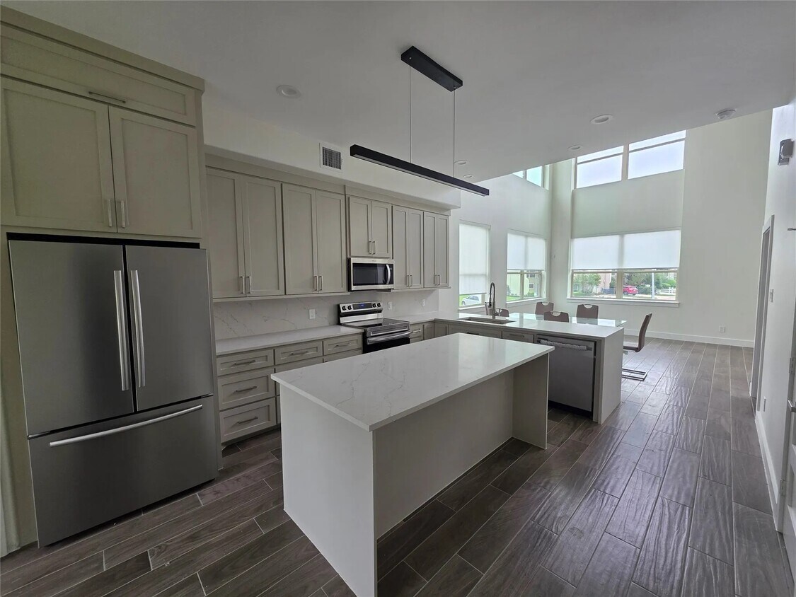 Building Photo - 12255 Trail Hollow Dr