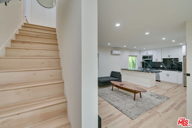 Building Photo - 9042 Phyllis Ave