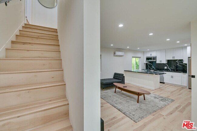 Foto del edificio - 9042 Phyllis Ave