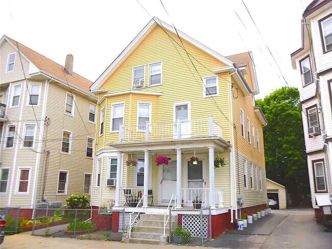 Building Photo - 124 Jewett St