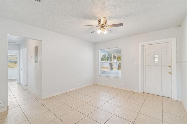 Foto del edificio - 5409 S Lois Ave