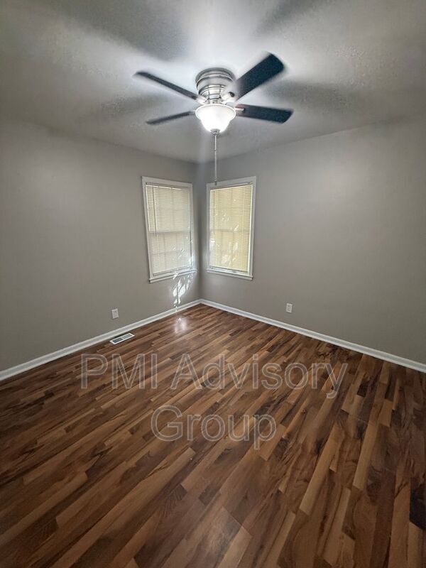Building Photo - 2220 SW Plass Ave