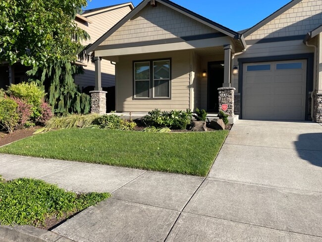 Building Photo - Beautiful Home with lots of upgrades