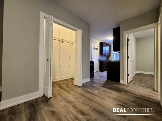 Building Photo - 1 bedroom in CHICAGO IL 60657