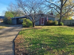 Building Photo - 1637 Wright Ln