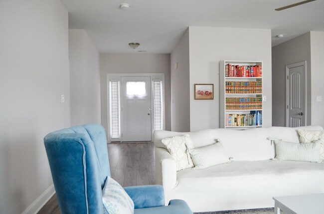 Building Photo - 1029 Loretta Ln