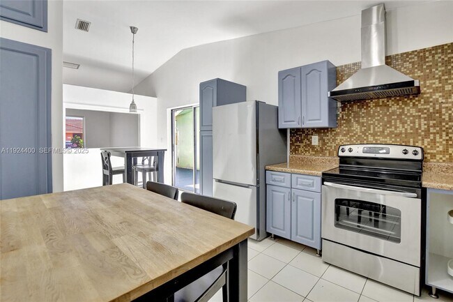 Building Photo - 9862 SW 145th Pl