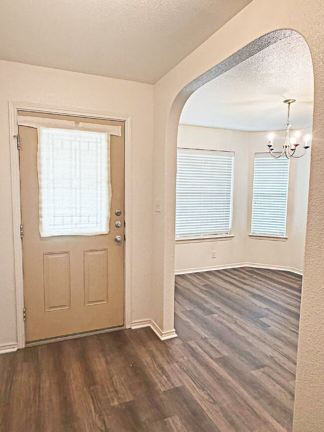 Building Photo - 3949 Wensledale Dr