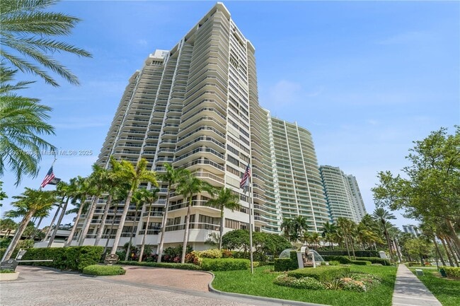 Building Photo - 20185 E Country Club Dr