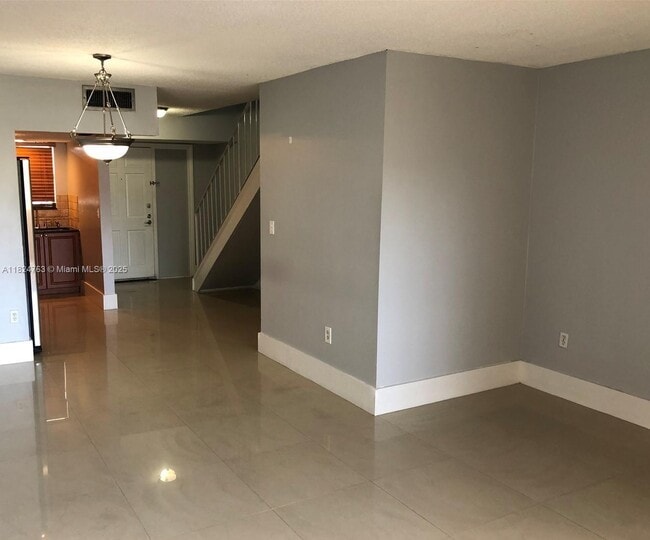 Building Photo - 9369 Fontainebleau Blvd