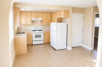 Building Photo - 951 W Summerland Ave