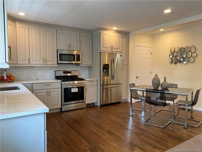 Building Photo - 63 Soundview Ave