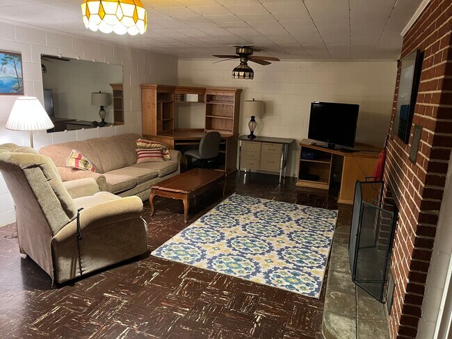 Foto del edificio - 5923 Angling Rd