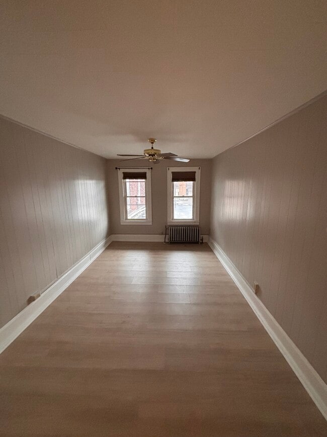 Building Photo - 212 E Main St