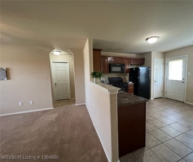 Foto del edificio - 8214 Huntington Way